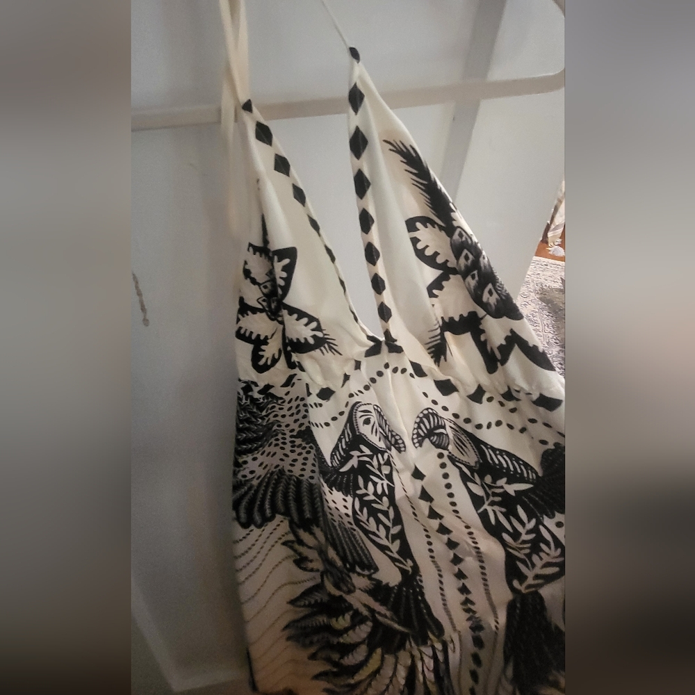Black and White Maxi Dress 🖤🤍🖤 - Picture 6 of 7